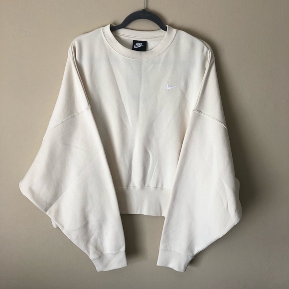 Nike Sportswear Essential Crewneck in Coconut Milk - Picture 7 of 12